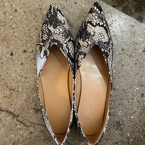 NEVER WORN TIJN AGNES GRAY SNAKE SKIN SIZE 8.5 FLAT SHOE